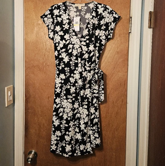 MICHAEL Michael Kors Black & White Floral Wrap Dress*Retails$110 - Picture 1 of 15
